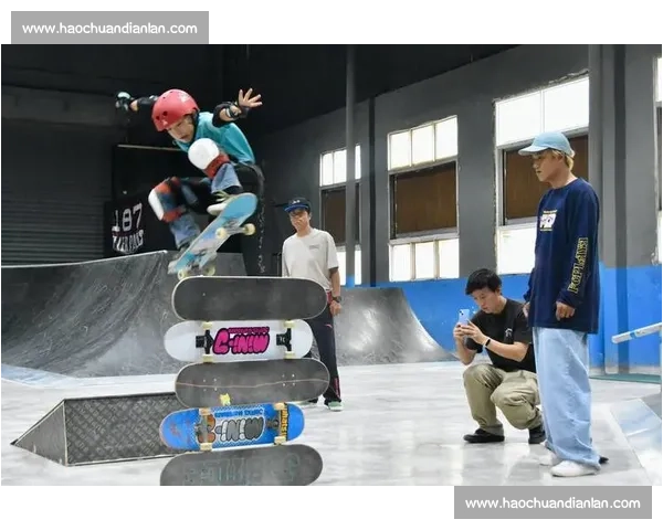 青春飞驰板上争锋全国滑板高手同场竞技点燃城市热潮梦想舞台盛会