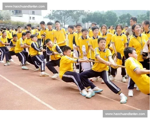 团结一心奋力拼搏在拔河比赛中凝聚班级力量与精神风貌展示青春风采